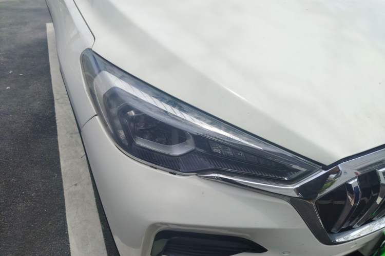 Used Hongqi E-HS3 2019 Zhilian Qiyue Two-Wheel Drive Version Right Front Headlight
