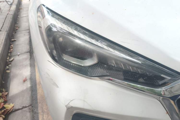 Used Hongqi E-HS3 2019 Zhilian Qiyue Two-Wheel Drive Version Right Front Headlight