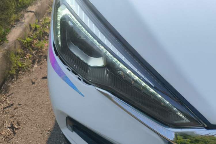 Used Hongqi E-HS3 2019 Zhilian Qiyue Two-Wheel Drive Version Right Front Headlight