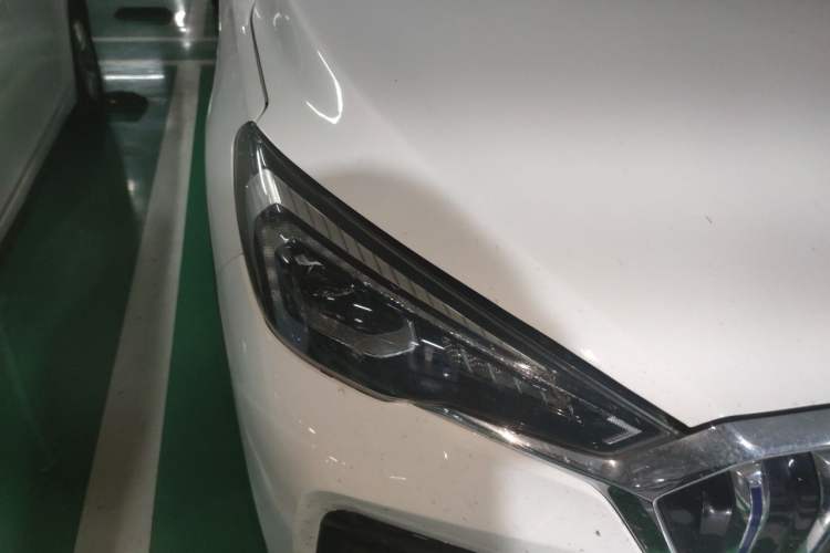 Used Hongqi E-HS3 2019 Zhilian Qiyue Two-Wheel Drive Version Right Front Headlight