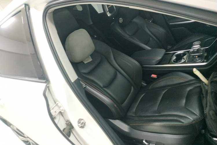 Used Hongqi E-HS3 2019 Zhilian Qiyue Two-Wheel Drive Version Right Front Seat