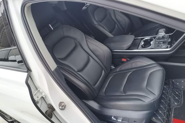 Used Hongqi E-HS3 2019 Zhilian Qiyue Two-Wheel Drive Version Right Front Seat