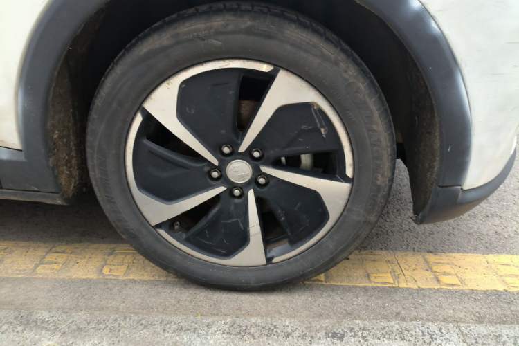 Used Hongqi E-HS3 2019 Zhilian Qiyue Two-Wheel Drive Version Right Front Wheel Hub