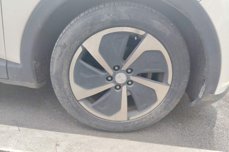 Used Hongqi E-HS3 2019 Zhilian Qiyue Two-Wheel Drive Version Right Front Wheel Hub
