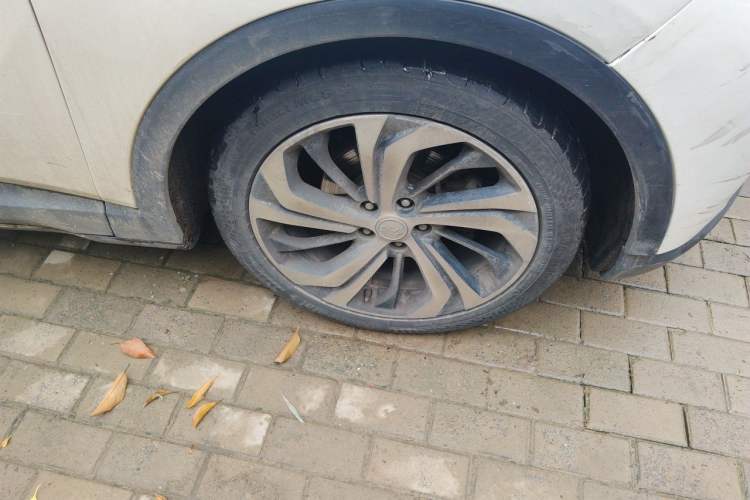 Used Hongqi E-HS3 2019 Zhilian Qiyue Two-Wheel Drive Version Right Front Wheel Hub