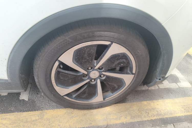 Used Hongqi E-HS3 2019 Zhilian Qiyue Two-Wheel Drive Version Right Front Wheel Hub
