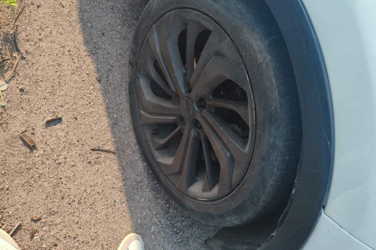 Used Hongqi E-HS3 2019 Zhilian Qiyue Two-Wheel Drive Version Right Front Wheel Hub