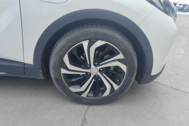 Used Hongqi E-HS3 2019 Zhilian Qiyue Two-Wheel Drive Version Right Front Wheel Hub