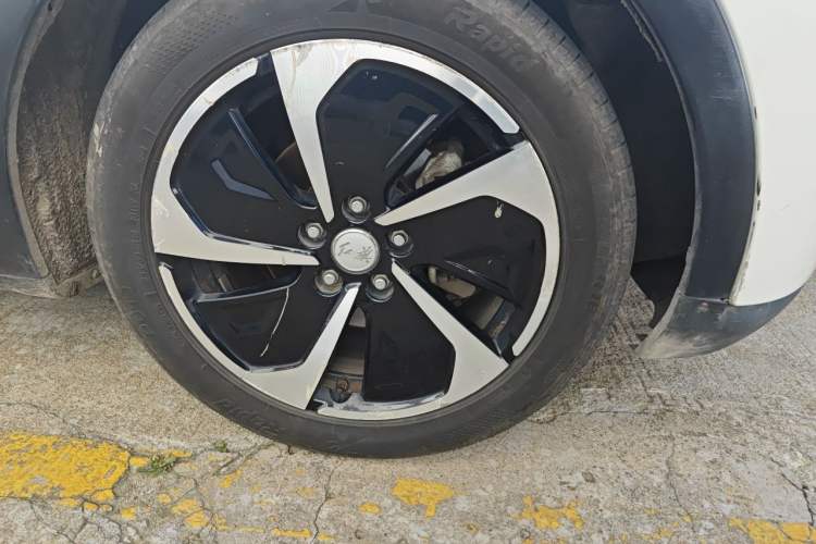 Used Hongqi E-HS3 2019 Zhilian Qiyue Two-Wheel Drive Version Right Front Wheel Hub