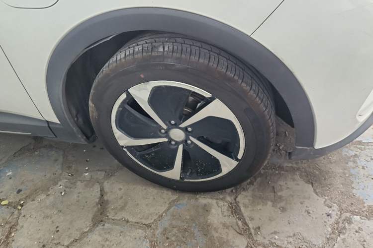 Used Hongqi E-HS3 2019 Zhilian Qiyue Two-Wheel Drive Version Right Front Wheel Hub