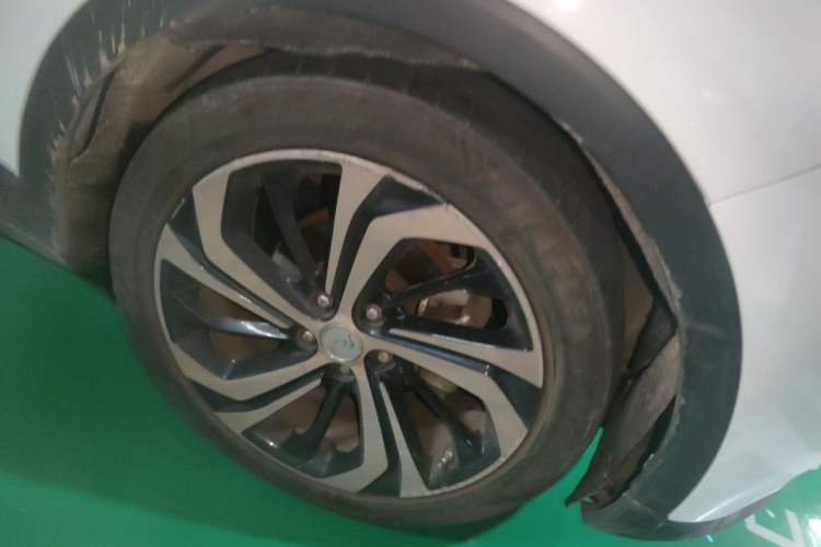 Used Hongqi E-HS3 2019 Zhilian Qiyue Two-Wheel Drive Version Right Front Wheel Hub