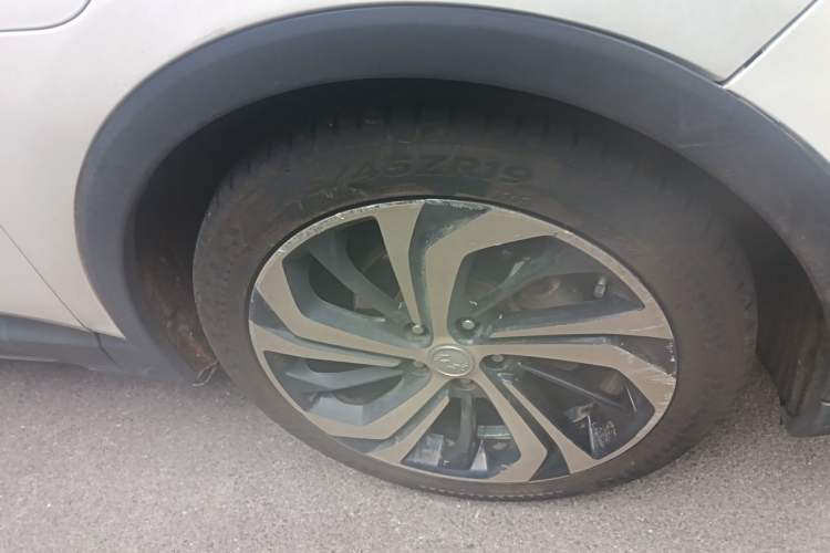 Used Hongqi E-HS3 2019 Zhilian Qiyue Two-Wheel Drive Version Right Front Wheel Hub