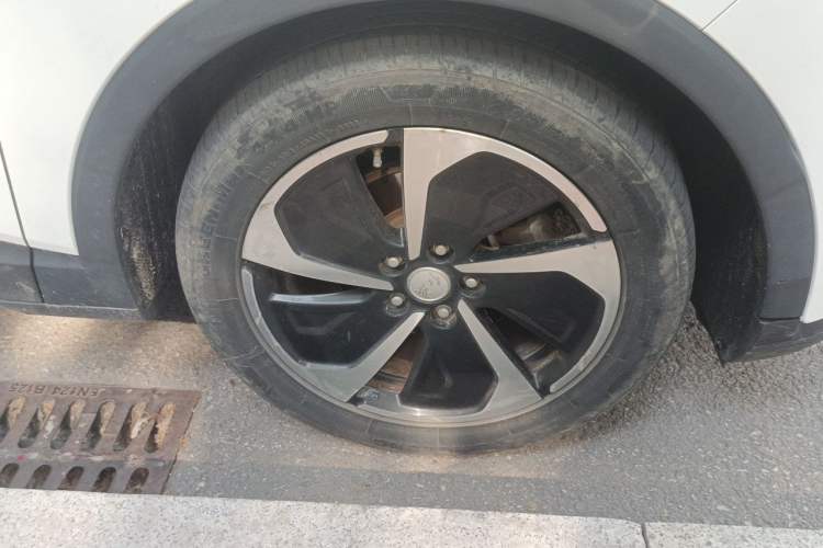 Used Hongqi E-HS3 2019 Zhilian Qiyue Two-Wheel Drive Version Right Front Wheel Hub