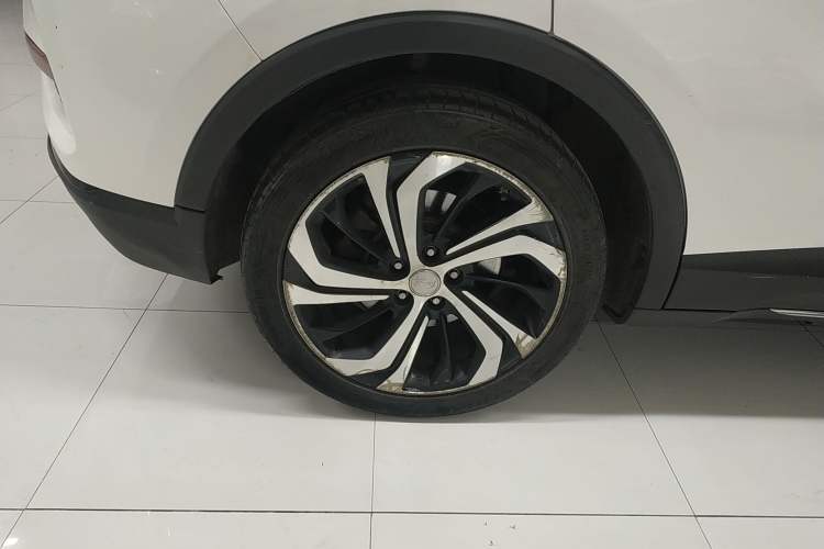 Used Hongqi E-HS3 2019 Zhilian Qiyue Two-Wheel Drive Version Right Rear Wheel Hub
