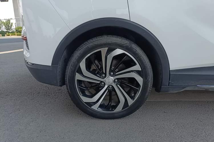 Used Hongqi E-HS3 2019 Zhilian Qiyue Two-Wheel Drive Version Right Rear Wheel Hub