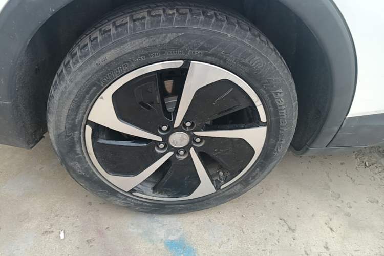 Used Hongqi E-HS3 2019 Zhilian Qiyue Two-Wheel Drive Version Right Rear Wheel Hub