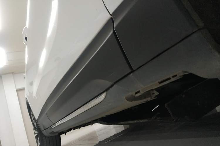 Used Hongqi E-HS3 2019 Zhilian Qiyue Two-Wheel Drive Version Right Side Sill