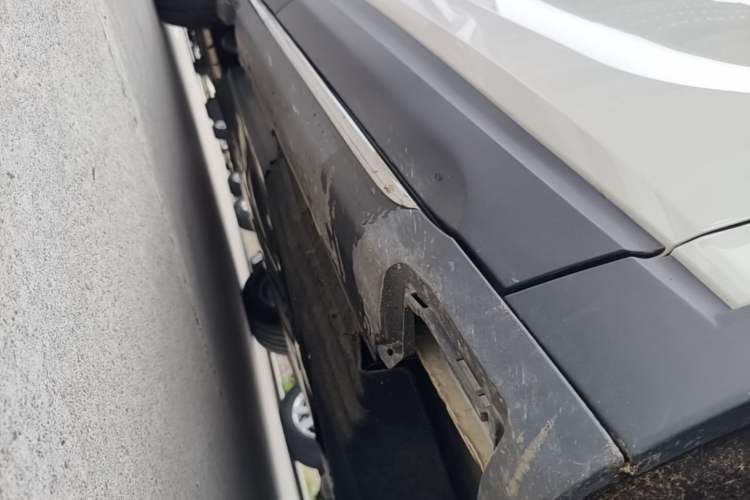 Used Hongqi E-HS3 2019 Zhilian Qiyue Two-Wheel Drive Version Right Side Sill