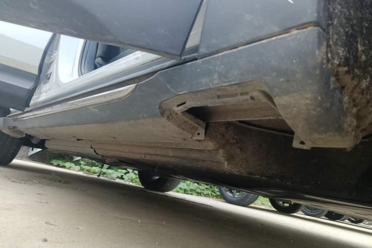 Used Hongqi E-HS3 2019 Zhilian Qiyue Two-Wheel Drive Version Right Side Sill