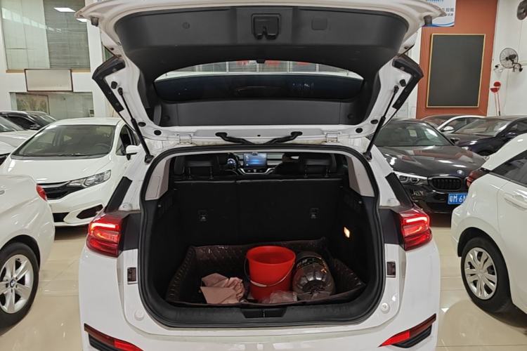Used Hongqi E-HS3 2019 Zhilian Qiyue Two-Wheel Drive Version Trunk