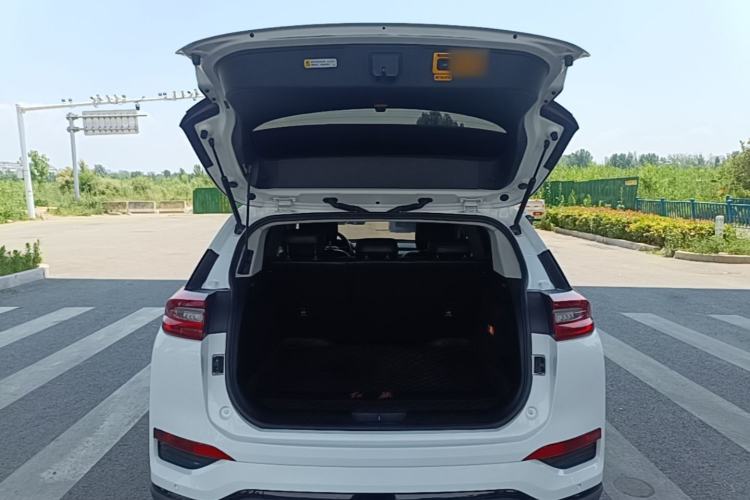 Used Hongqi E-HS3 2019 Zhilian Qiyue Two-Wheel Drive Version Trunk