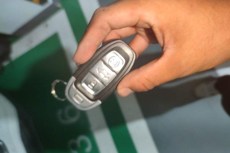 Used Hongqi E-HS3 2019 Zhilian Qiyue Two-Wheel Drive Version Vehicle Key