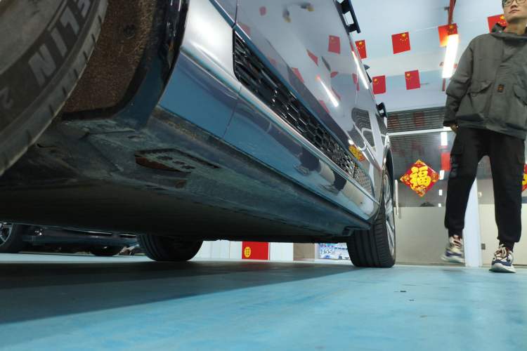 Used Hongqi E-HS9 2022 690 km Range Flagship Edition Six Seats Left Side Sill