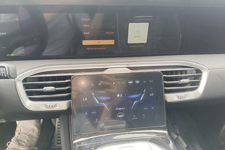 Used Hongqi E-HS9 2021 460 km Range Flagship Edition Six-Seater Audio And AC Panel