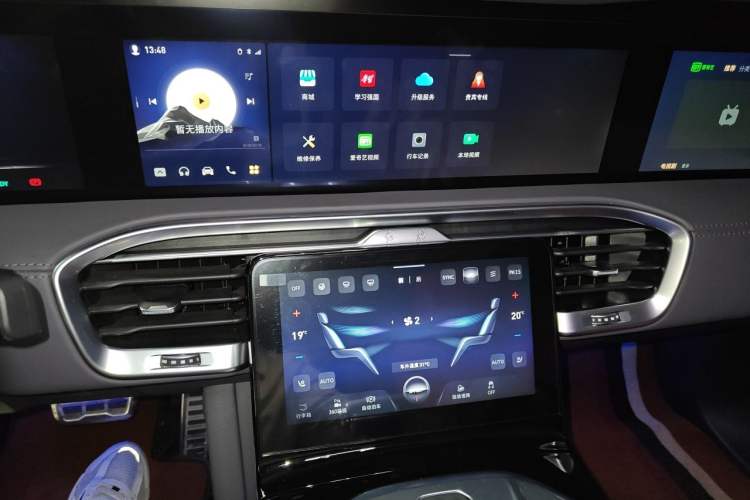 Used Hongqi E-HS9 2021 510 km Flagship Edition Four Seats Audio And AC Panel