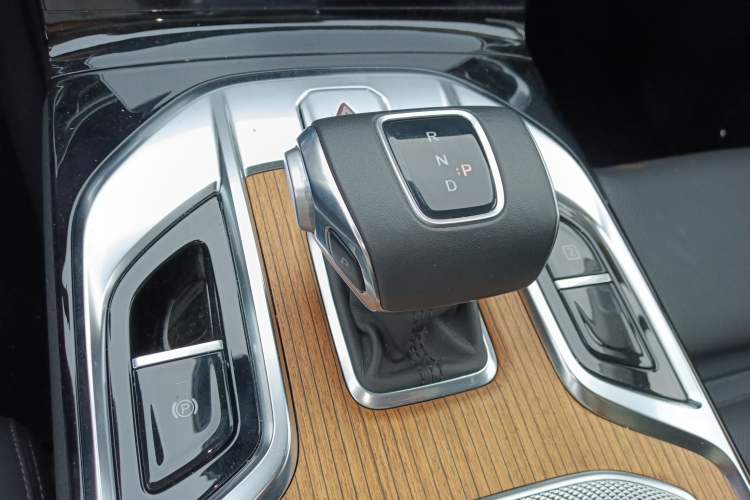 Used Hongqi E-HS9 2021 460 km Range Flagship Edition Six-Seater Gear Lever