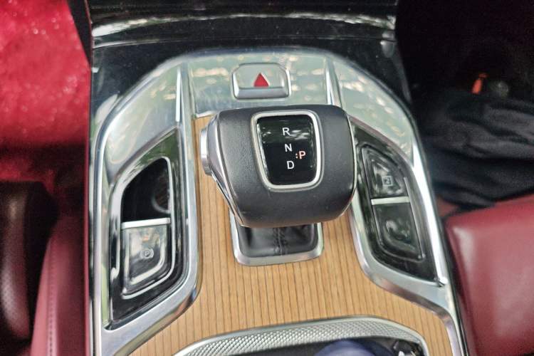 Used Hongqi E-HS9 2021 460 km Range Flagship Edition Six-Seater Gear Lever