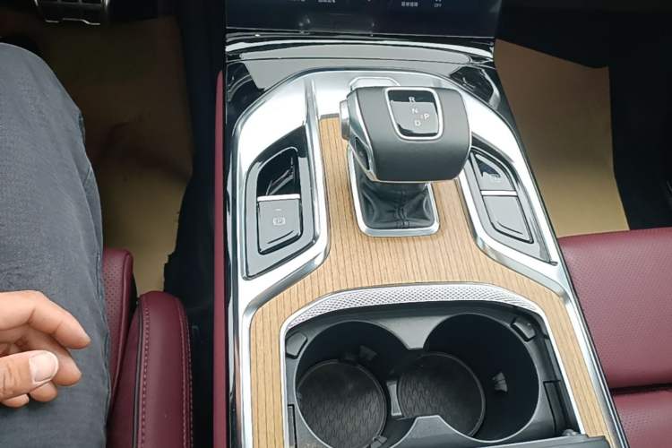 Used Hongqi E-HS9 2021 460 km Range Flagship Edition Six-Seater Gear Lever