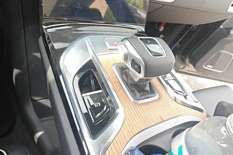Used Hongqi E-HS9 2021 460 km Range Flagship Edition Six-Seater Gear Lever