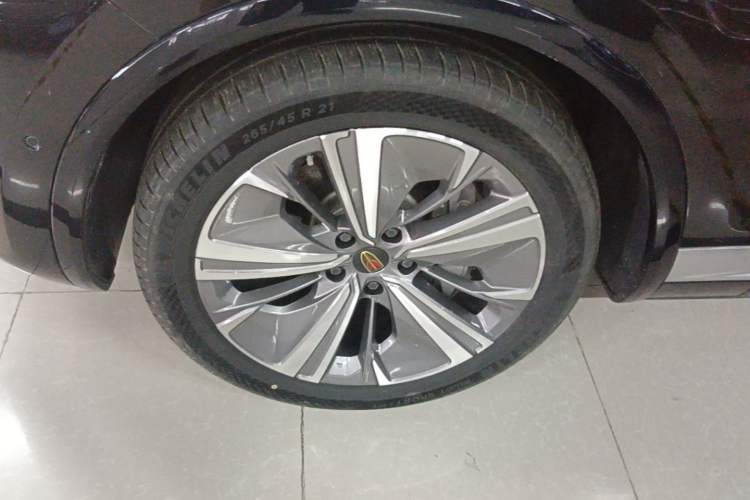 Used Hongqi E-HS9 2021 510 km Range Flagway Edition Six Seats Left Front Wheel Hub