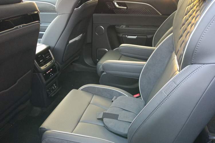 Used Hongqi E-HS9 2021 460 km Range Flagship Edition Six-Seater Left Rear Seat