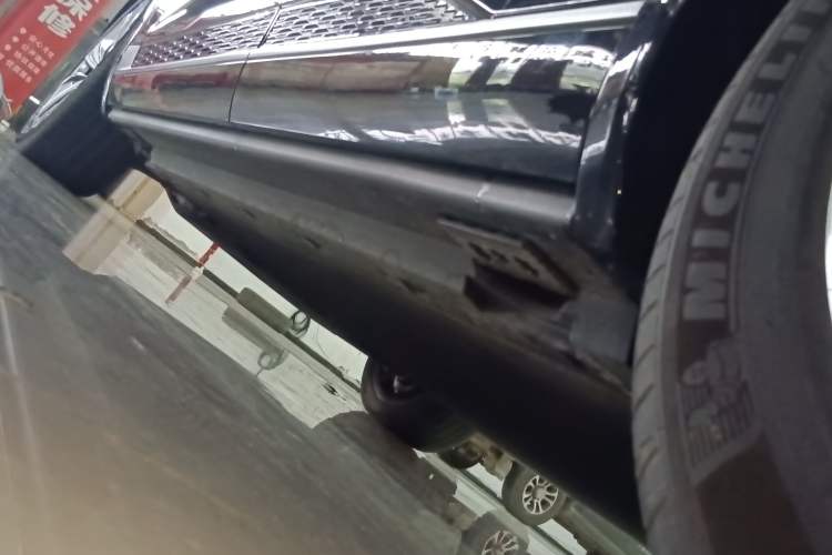 Used Hongqi E-HS9 2021 510 km Range Flagway Edition Six Seats Left Side Sill