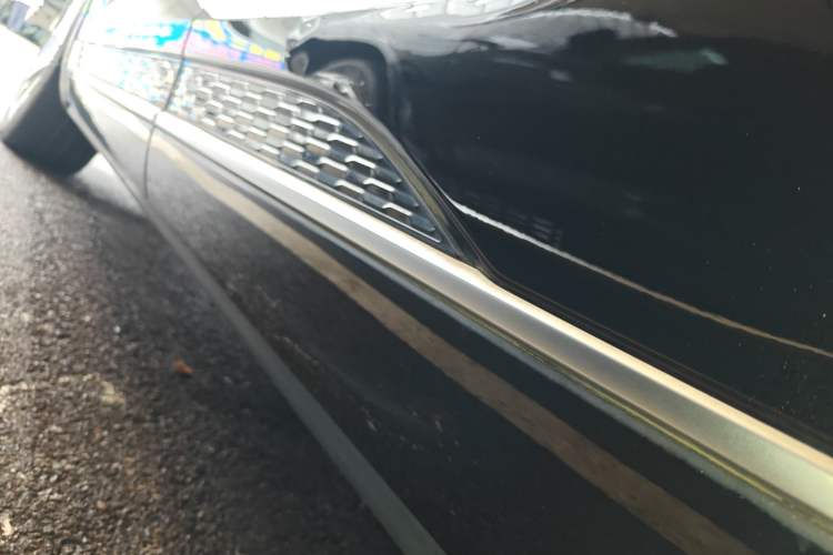 Used Hongqi E-HS9 2021 460 km Range Flagship Edition Six-Seater Left Side Sill