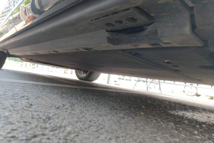 Used Hongqi E-HS9 2021 460 km Range Flagship Edition Six-Seater Left Side Sill
