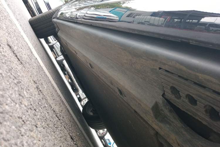 Used Hongqi E-HS9 2021 460 km Range Flagship Edition Six-Seater Left Side Sill