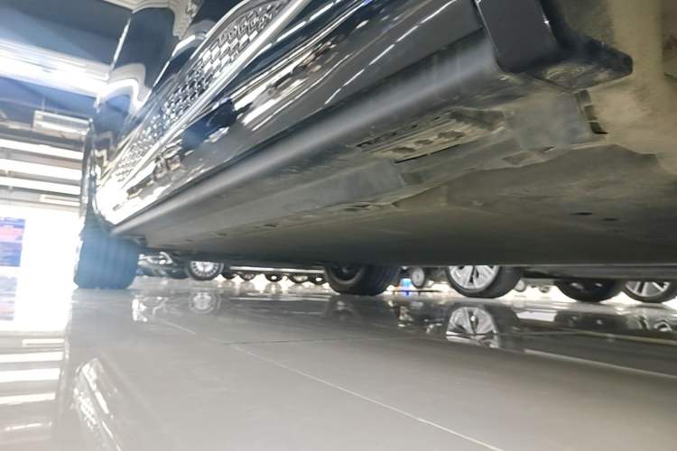 Used Hongqi E-HS9 2021 460 km Range Flagship Edition Six-Seater Left Side Sill