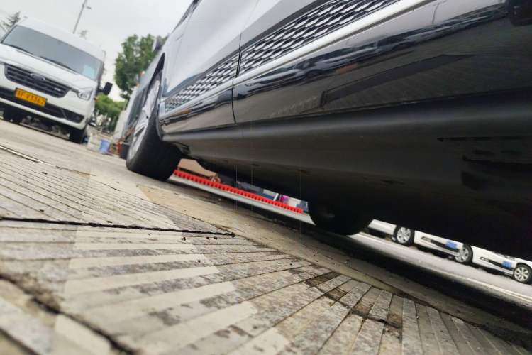 Used Hongqi E-HS9 2021 460 km Range Flagship Edition Six-Seater Left Side Sill