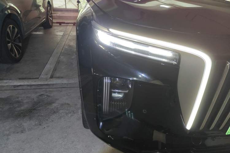 Used Hongqi E-HS9 2021 510 km Flagship Edition Four Seats Right Front Headlight