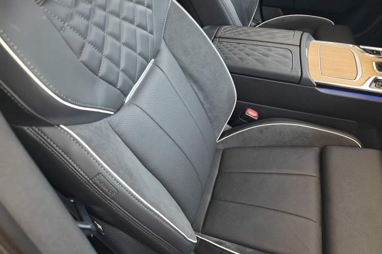 Used Hongqi E-HS9 2021 460 km Range Flagship Edition Six-Seater Right Front Seat