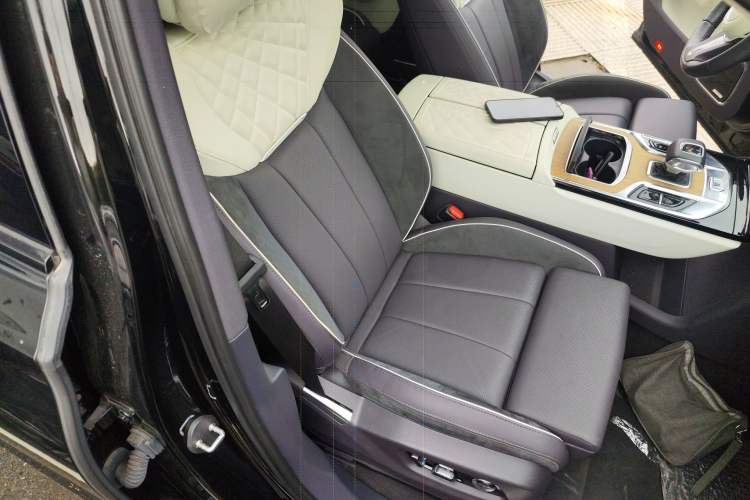 Used Hongqi E-HS9 2021 460 km Range Flagship Edition Six-Seater Right Front Seat