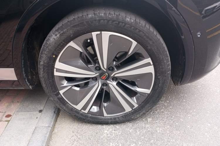 Used Hongqi E-HS9 2021 460 km Range Flagship Edition Six-Seater Right Front Wheel Hub