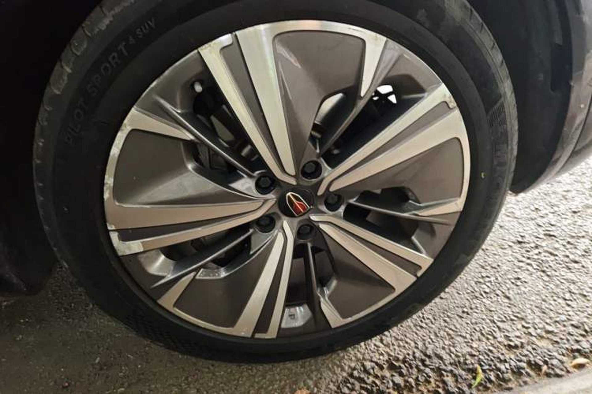 Used Hongqi E-HS9 2021 460 km Range Flagship Edition Six-Seater Right Front Wheel Hub