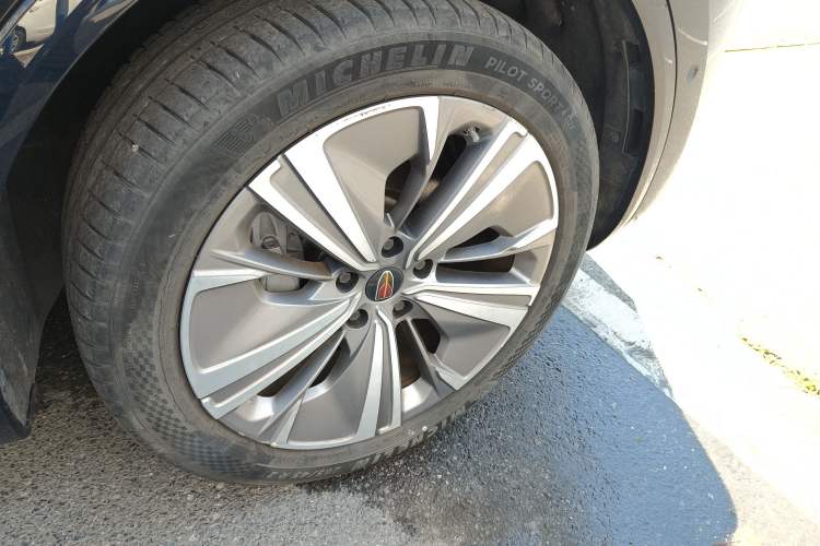 Used Hongqi E-HS9 2021 460 km Range Flagship Edition Six-Seater Right Rear Wheel Hub
