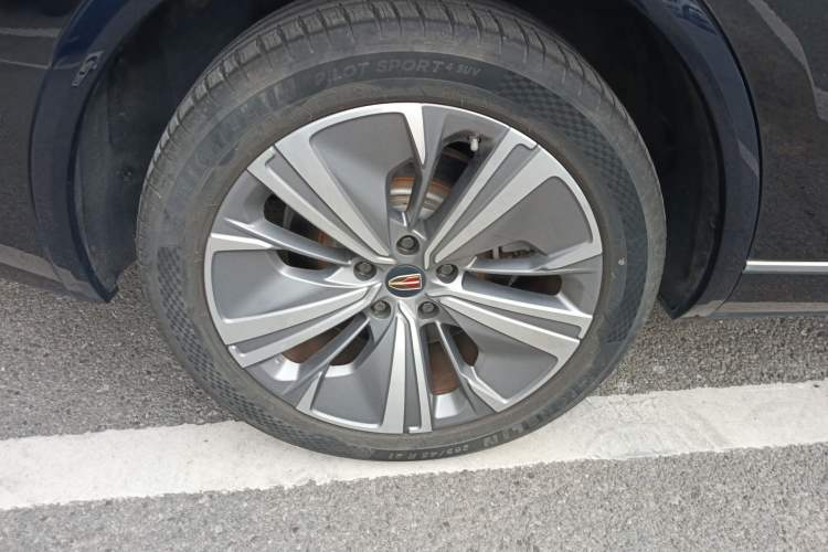 Used Hongqi E-HS9 2021 460 km Range Flagship Edition Six-Seater Right Rear Wheel Hub