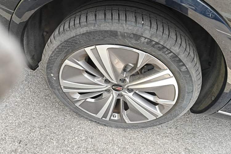 Used Hongqi E-HS9 2021 460 km Range Flagship Edition Six-Seater Right Rear Wheel Hub