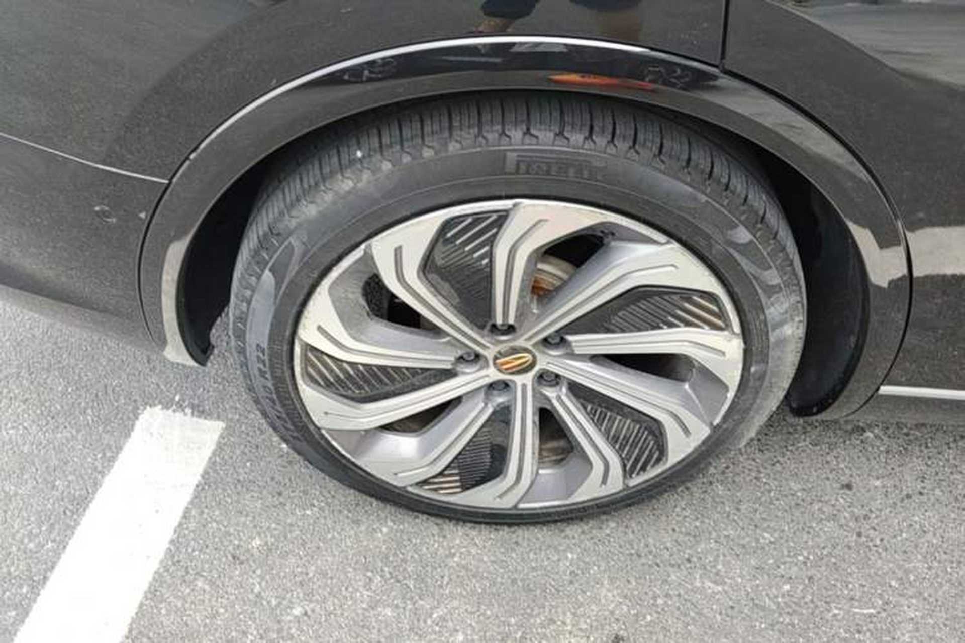 Used Hongqi E-HS9 2021 510 km Flagship Edition Four Seats Right Rear Wheel Hub